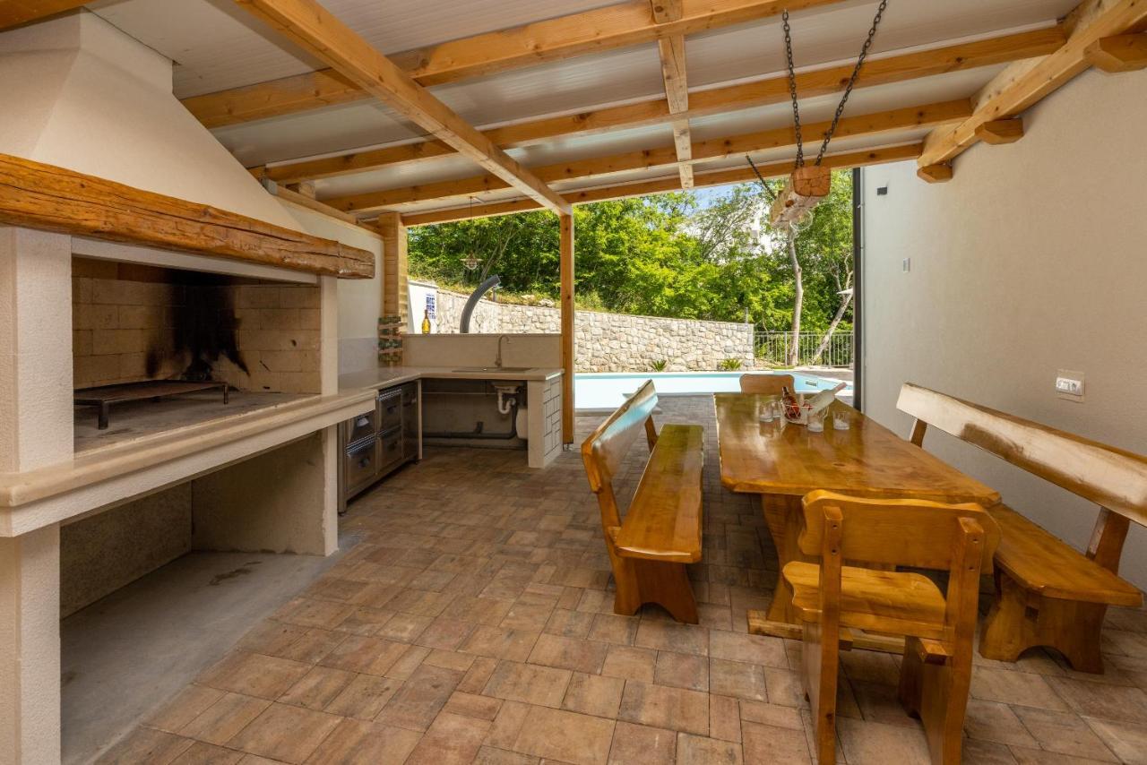 Villa Antani With Heated Pool, Sauna & Jacuzzi ซริกเวนิซา ภายนอก รูปภาพ